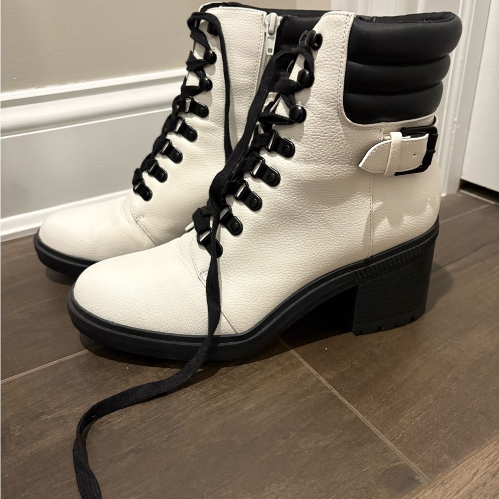 Mix #6 size 8.5 Women's White/Black Wedge Lace-Up Boots - Picture 2 of 9